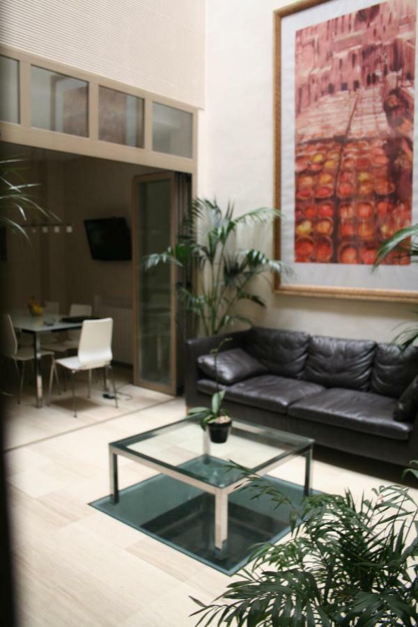 Guest House Europa 12 Sevilla Exteriör bild