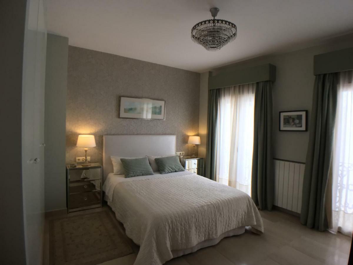 Guest House Europa 12 Sevilla Exteriör bild